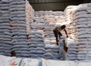 690 KK Warga Sangir Balai Janggo Terima Bantuan Beras Cadangan