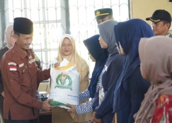 Kisah Asnimar, Penerima Beras Bantuan Pangan Pemerintah di Nagari Pasir Talang Barat Solok Selatan