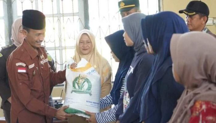 Kisah Asnimar, Penerima Beras Bantuan Pangan Pemerintah di Nagari Pasir Talang Barat Solok Selatan