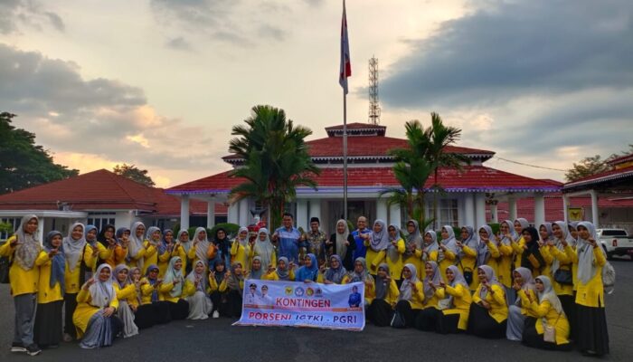 Bupati Lepas Kontingen Porseni IPGTKI Asal Tanah Datar, Eka Putra: Kalah Menang itu Biasa