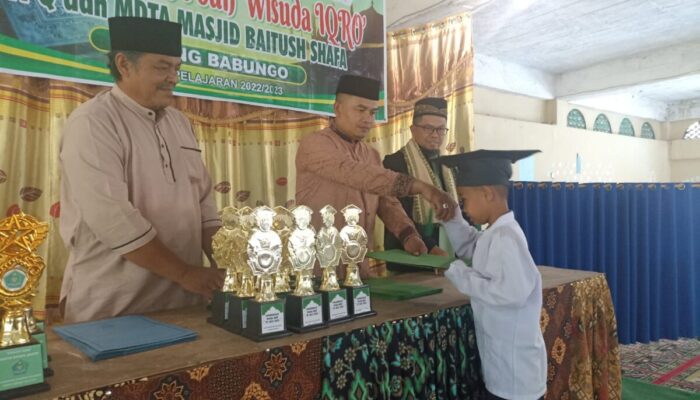 Hadiri Wisuda Bersama MDTA se-Kanagarian Talang Babungo, Wali Nagari Hafizur Rahman akan Perjuangkan Kesejahteraan Guru di APB Nagari