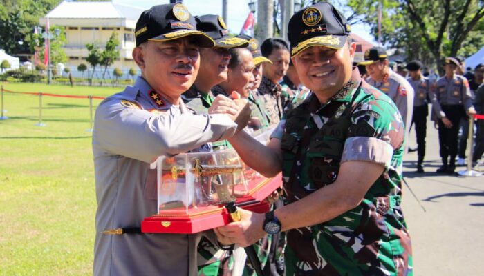 Kapolda Sumbar, Kapolres serta Dandim 0305/Pasaman Terima Penghargaan