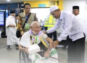 PPIH Embarkasi Padang Sambut Kedatangan Jemaah Haji Bengkulu