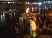 Tertabrak Lokomotif, Avanza Nyungsep Masuk Sungai