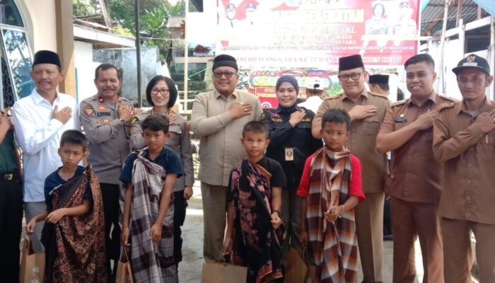 HARI BHAYANGKARA: Biddokes Polda Sumbar Khitan Ratusan Anak di Nagari Batipuh Ateh Tanah Datar