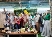 Viral di Pasaman Barat, Penyajian Mie dalam Kelapa Diminati Pembeli