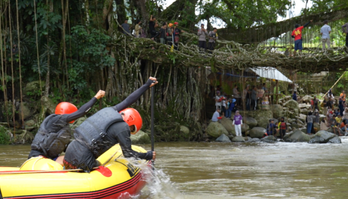 Makin Menarik! Ada Arung Jeram di Objek Wisata Jembatan Akar Pesisir Selatan
