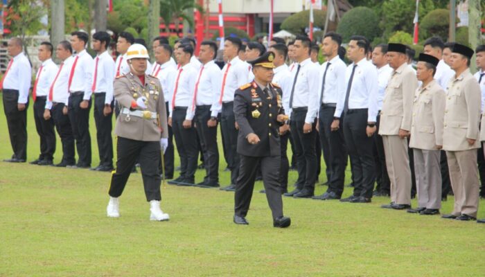 Lima Personel Polres Sumbar dan Dua Masyarakat Terima Penghargaan
