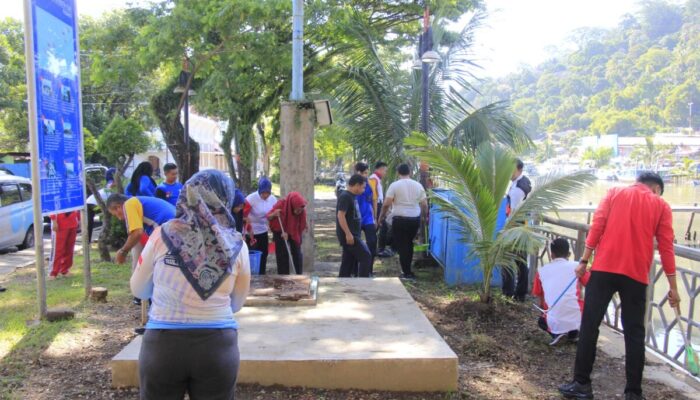 Peduli Lingkungan, Polda Sumbar dan Jajaran Gelar Bersih-Bersih Serentak