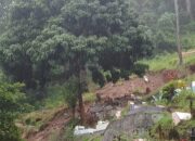 Jenazah Terbungkus Kain Kafan Bergulingan…. Pandam Pekuburan di Seberang Padang Longsor