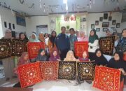 Luncurkan Program Pemberdayaan Ekokomi Perempuan, Pemerintah Nagari Lareh Nan Panjang Adakan Pelatihan Sulam Dalamak