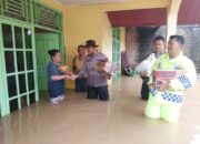 Gerak Cepat Bantu Masyarakat, Kapolsek Koto Tangah Berbasah-Basah