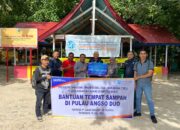 Melalui Program TJSL, Jasa Raharja Sumbar Serahkan Bantuan Tempat Sampah di Pulau Angso Duo Kota Pariaman