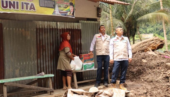 PLN Bukittinggi Salurkan Langsung Bantuan Sembako ke Lokasi Banjir Bandang Maninjau