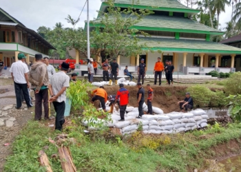 Dampak dari Banjir, Nagari Lareh Nan Panjang Selatan dan BPBD Padang Pariaman Laksanakan Goro Bersama