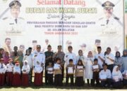 Hebat! Saat Daerah Lain Heboh Seragam Sekolah Mahal, di Solok Selatan Justru Dibagikan Gratis Sampai ke Murid TK