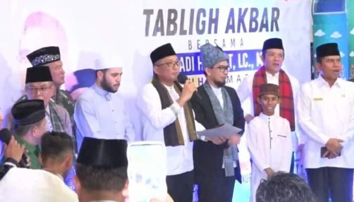 Siswa SD Asal Pasaman Barat dapat Hadiah Umroh saat Hadiri Tabligh Akbar UAH di Padang