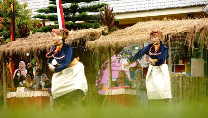 FOTO-FOTO: Semarak Iven Nagari “Maantaan Padi Jo Mangubang” di Situmbuak Art Culture Festival Tanah Datar