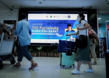 Kementerian Perhubungan, Angkasa Pura, Pertamina, dan maskapai , mengumumkan penurunan harga tiket pesawat libur Nataru 2025.