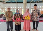 MAN 1 Padang Kampus Bungus Bagikan Seragam dan Alat Tulis Gratis