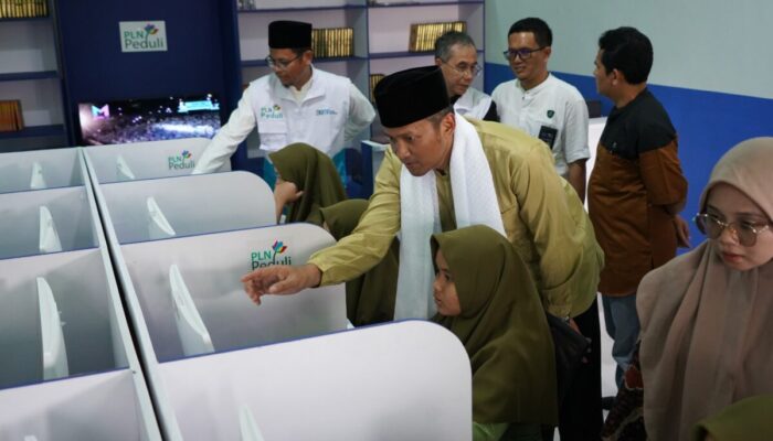 PLN Peduli Hadirkan Internet Pintar dan Pustaka Digital di Ponpes Al Baroqah Dharmasraya