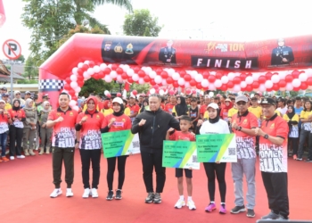 HUT Polwan Ke-75, Ribuan Orang Ikuti Police Women RUN 10 K di Bukittinggi