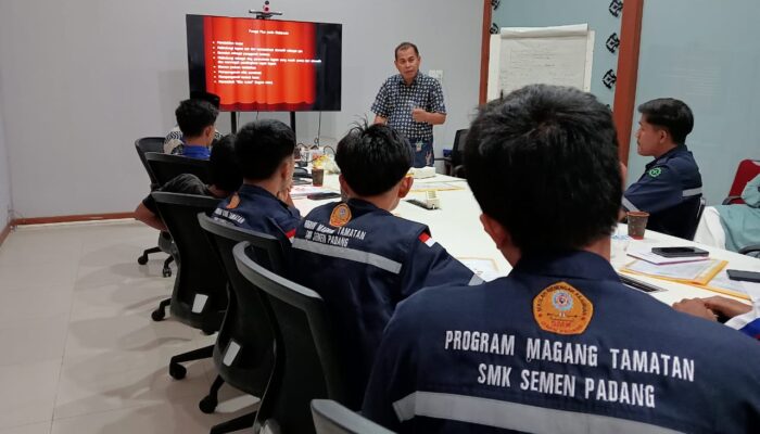 Semen Padang Gelar Review dan Diskusi untuk Peserta Program Magang Tamatan SMK-SP