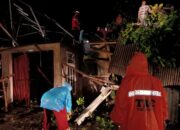 Timpa Rumah Warga, Semen Padang Kirim TRC Bersihkan Pohon Tumbang