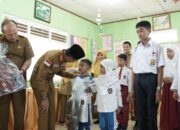11.931 Siswa di Lima Puluh Kota Dapat Seragam Gratis