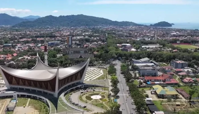 Hujan Berkah, Kualitas Udara Kota Padang Kembali Membaik Usai Sepekan Diselimuti Kabut Asap
