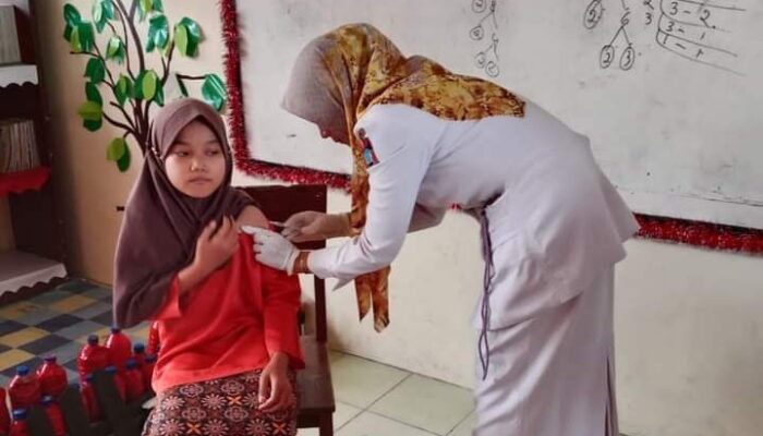 Siswi SD di Padang Siap-siap! Dinas Kesehatan Kota Mulai Lakukan Imunisasi HPV Serviks