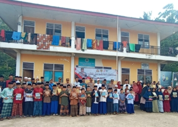 Peduli Budaya Literasi, Polres Padang Panjang Serahkan Buku untuk Santri PPTI Nurul Yaqin Nagari Batipuah Ateh