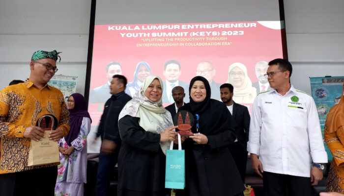 Selamat! Mudir Pesantren Kauman Padang Panjang Terima Penghargaan dari ARP Foundation Malaysia