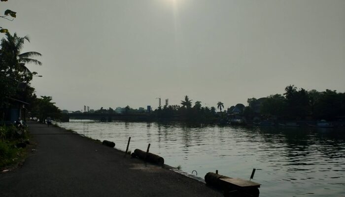 Pakai Masker dan Kacamata, Dinkes Ingatkan Udara Kota Padang Ancam Kesehatan Siswa dan Lansia