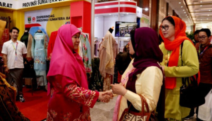 Penjualan Capai Rp45 Juta Sehari, Produk Kerajinan UMKM Sumbar Laris Manis di Pameran Kriyanusa 2023