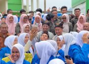 Menperin Disambut Meriah di SMK SMAK Padang