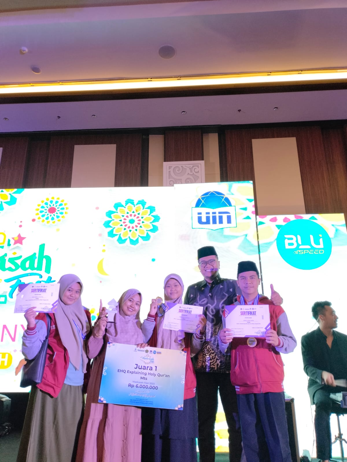 Tim siswa MTsS Luki binaan Semen Padang yang menjuarai Madrasah Festival tingkat nasional. IST