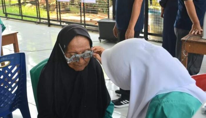 Peringati Hari Mata Sedunia, Para Pengusaha Optik Sumatera Barat Bagikan 3.000 Kaca Mata  Gratis