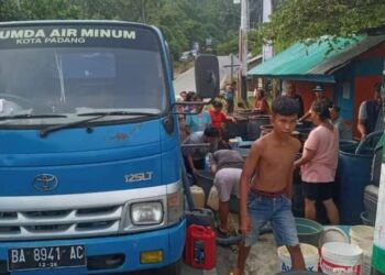 Padang Kekeringan! Perumda AM  Mulai Lakukan “Pemadaman Bergilir”, Wilayah Terparah Disuplai Mobil Tangki Air Keliling