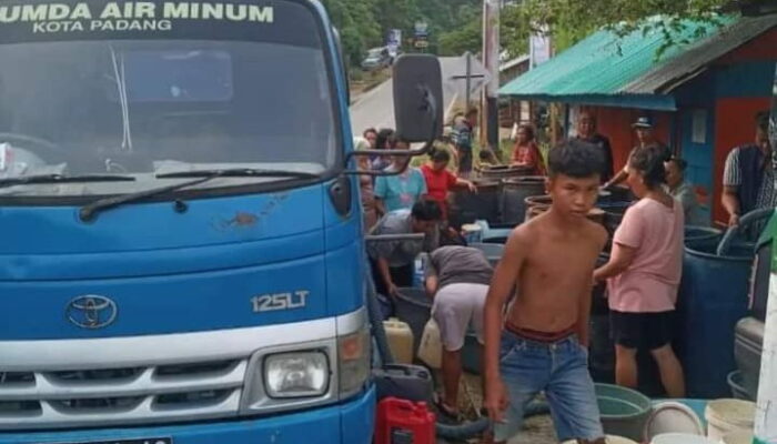 Padang Kekeringan! Perumda AM  Mulai Lakukan “Pemadaman Bergilir”, Wilayah Terparah Disuplai Mobil Tangki Air Keliling