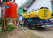 Dirut Turun Langsung, Perumda AM Kota Padang Distribusikan Air Bersih Sejak Pagi Hingga Larut Malam