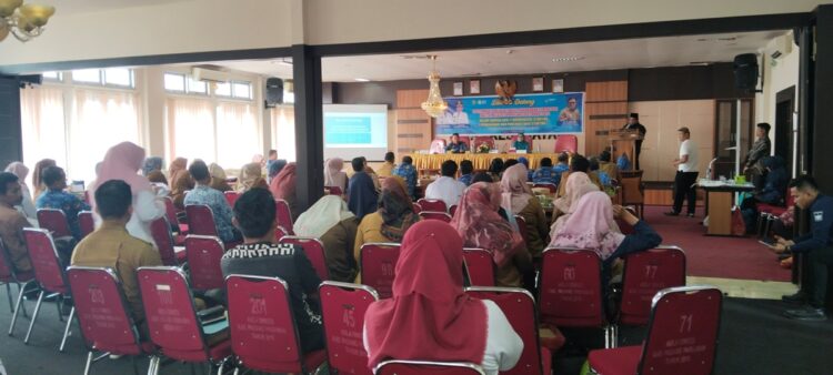 Bupati Padang Pariaman Suhatri Bur saat memberikan sambutan dalam kegiatan Pertemuan Publikasi Hasil Pengukuran Status Gizi Balita.