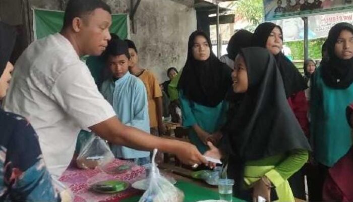 Bantu Anak Yatim dan Dhuafa, Anggota Polsek Lubuk Begalung Dian Pitok Rela Sisihkan Gajinya