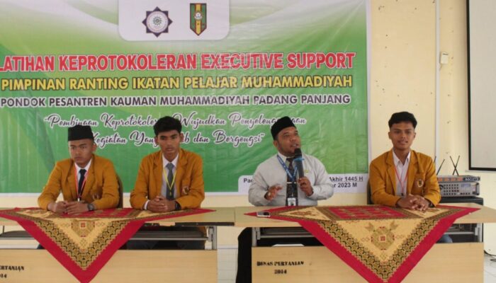 Ikatan Pelajar Muhammadiyah Padang Panjang Latih Santri Kauman Tentang Keprotokoleran