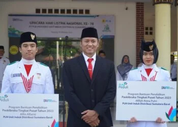 Dua Anggota Paskibraka Sumatera Barat Terima Beasiswa dari PLN