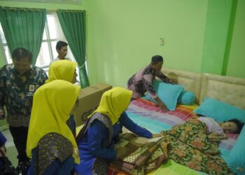Terbujur 19 Tahun, Amanda Putri yang Lumpuh Sejak Lahir dapat Bantuan dari PLN Sumatera Barat