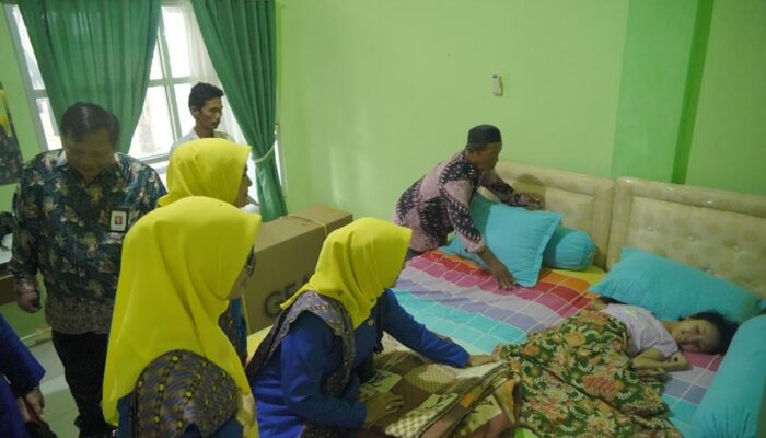 Terbujur 19 Tahun, Amanda Putri yang Lumpuh Sejak Lahir dapat Bantuan dari PLN Sumatera Barat