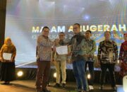 Anugerahkan KIP 2023, Bawaslu Sumbar Pertahankan Predikat Informatif