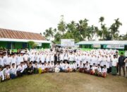 Solsel Salurkan Seragam Sekolah Gratis