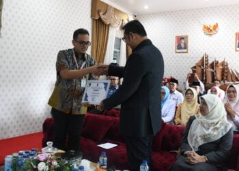 Bantu Penanganan Stunting di Labuah Panjang, Semen Padang Raih Penghargaan dari Bupati Solok